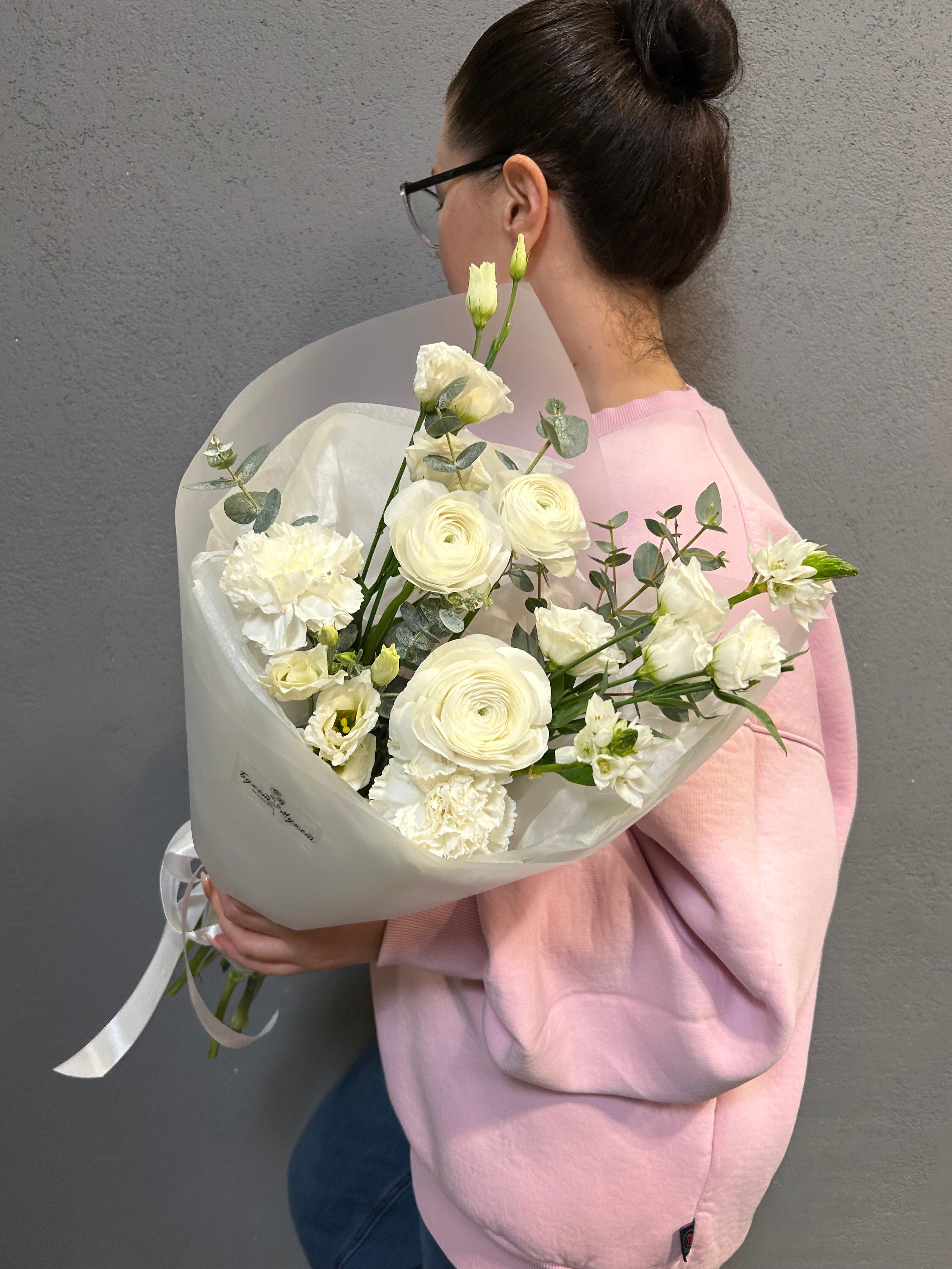 Букет «Эва»(эустома, ранункулюс,диантусы)