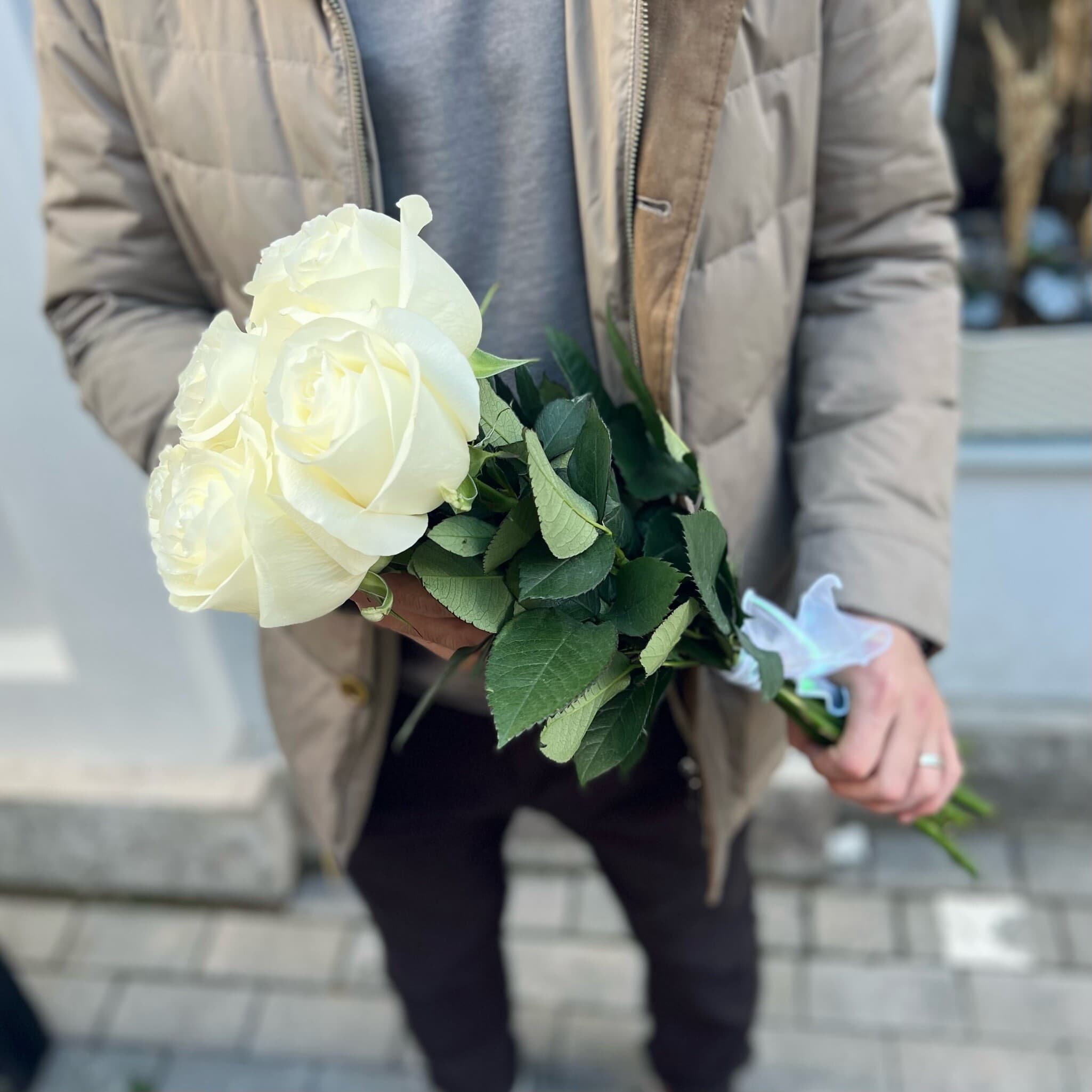 Белые  розы в переноске ПИК, изображение 3