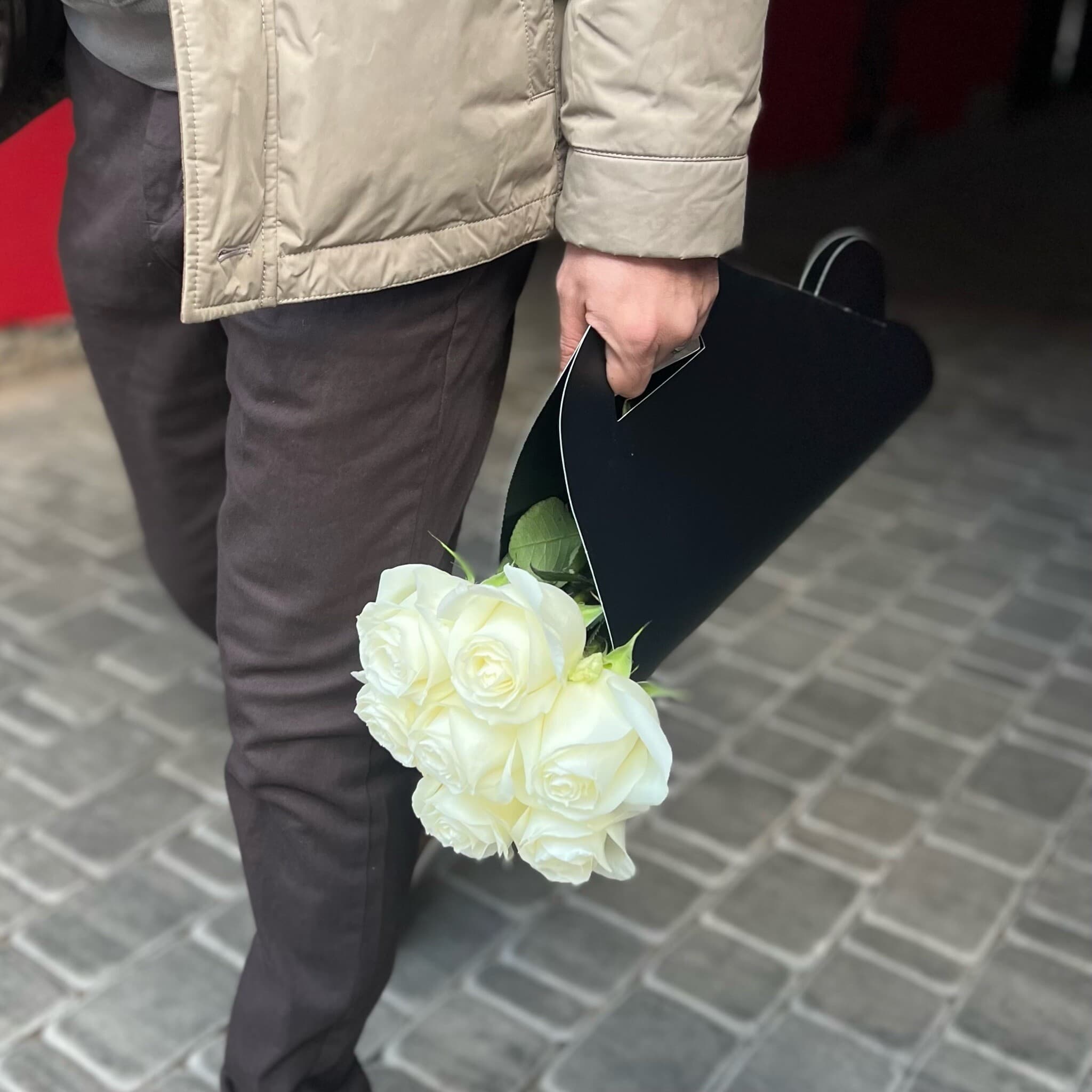 Белые  розы в переноске ПИК, изображение 1
