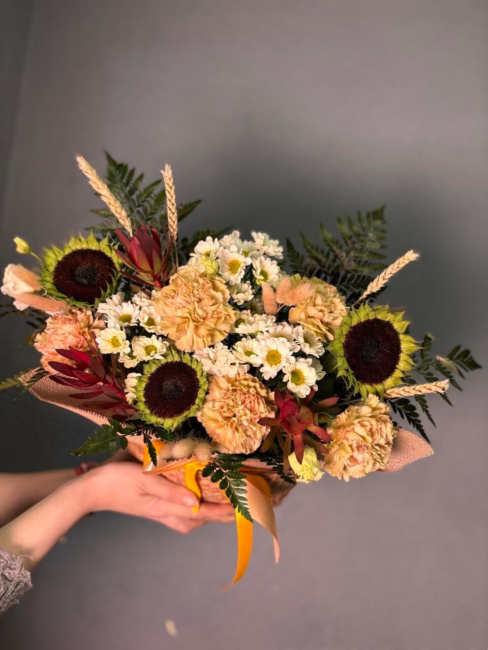 Корзина с подсолнухами и сафари PETRO