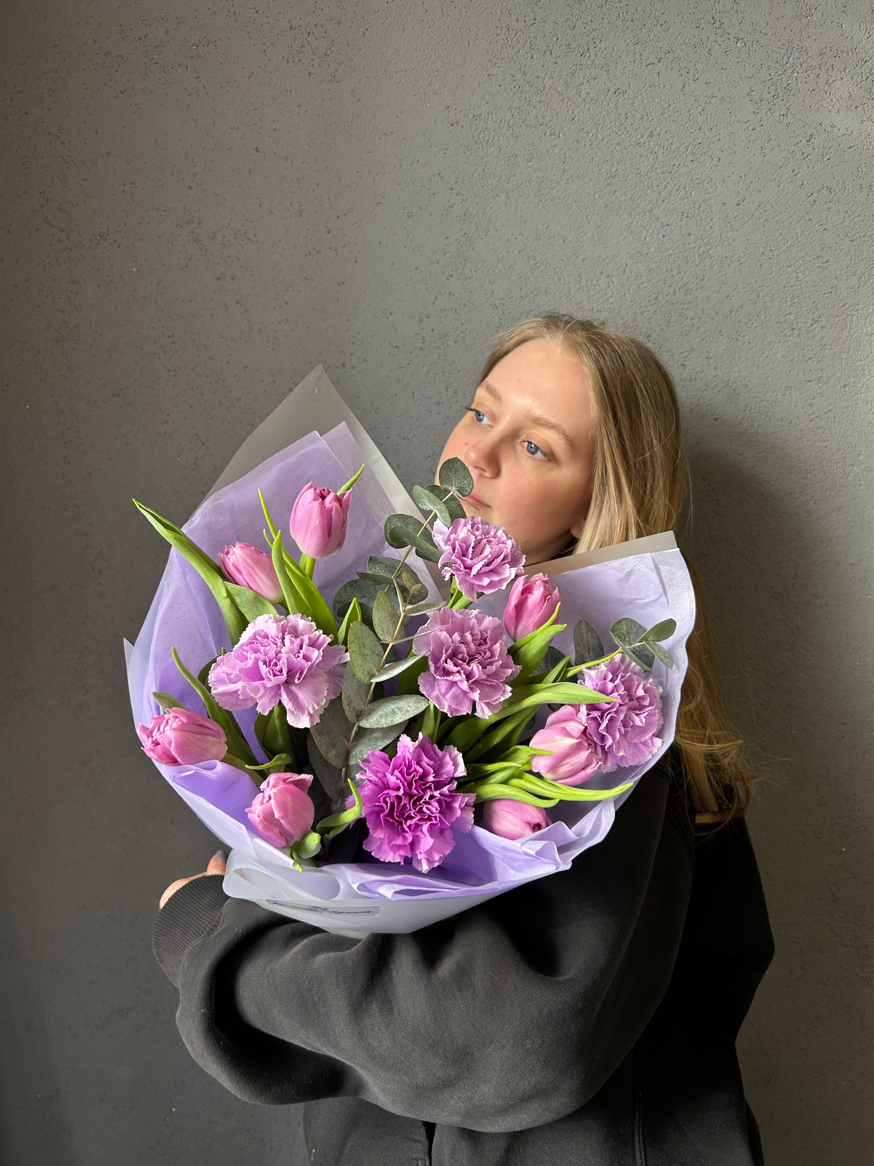 Букет «Лилу» (тюльпаны, диантусы, эвкалипт)